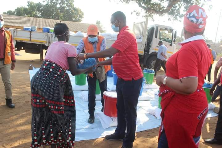 Em Namialo: FRELIMO Estende Ombro em jeito de Solidariedade aos Deslocados, Vítimas de Ataques Terroristas