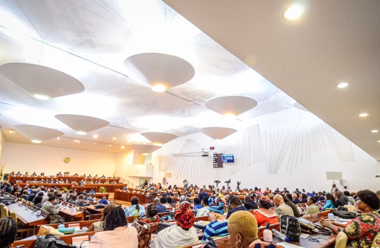 Arrancou esta quinta-feira, em Maputo, a oitava sessão ordinária da Assembleia da República.