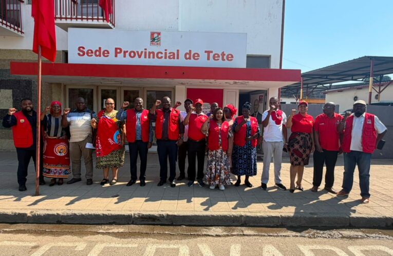 DEPUTADOS DA AR DA BANCADA FRELIMO PELO CÍRCULO ELEITORAL DE TETE APRESENTAM AO SECRETARIADO DO COMITÉ PROVINCIAL O INFORME DOS TRABALHOS REALIZADOS DURANTE A 3ª SESSÃO DA 10ª LEGISLATURA